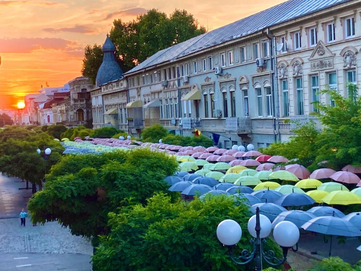 Chira Chiralina Classic Apartment Braila Bagian luar foto