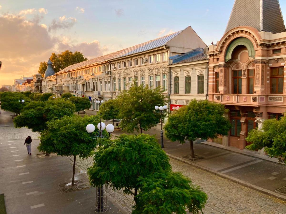 Chira Chiralina Classic Apartment Braila Bagian luar foto