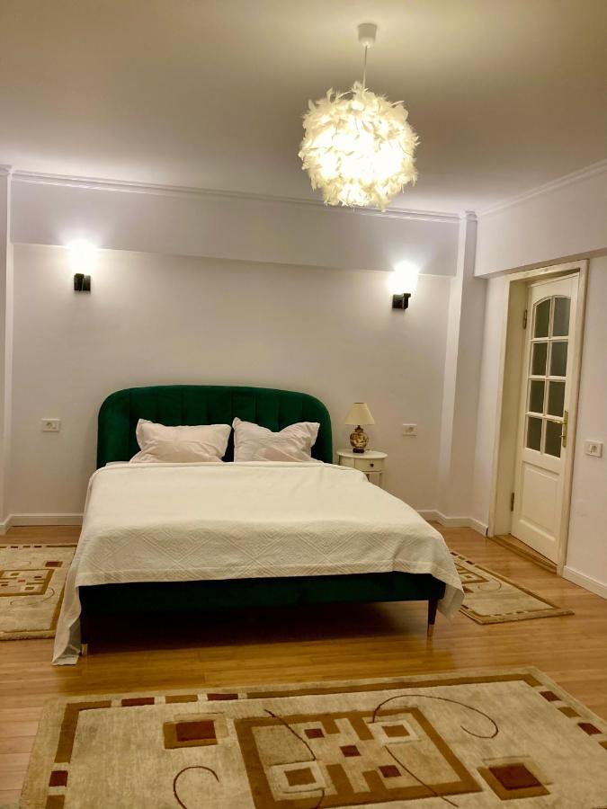 Chira Chiralina Classic Apartment Braila Bagian luar foto